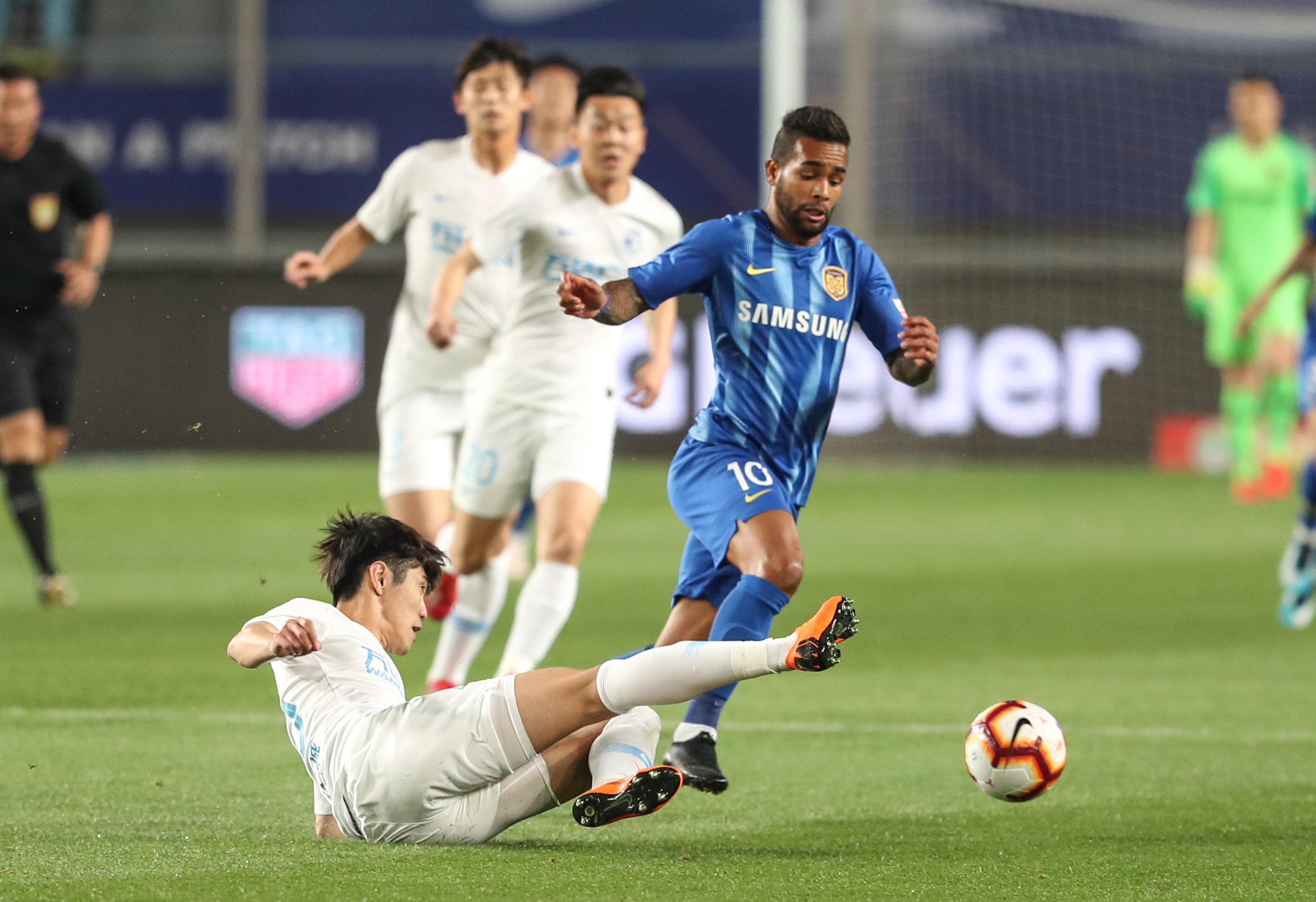 足球|中超:江苏苏宁战平大连一方